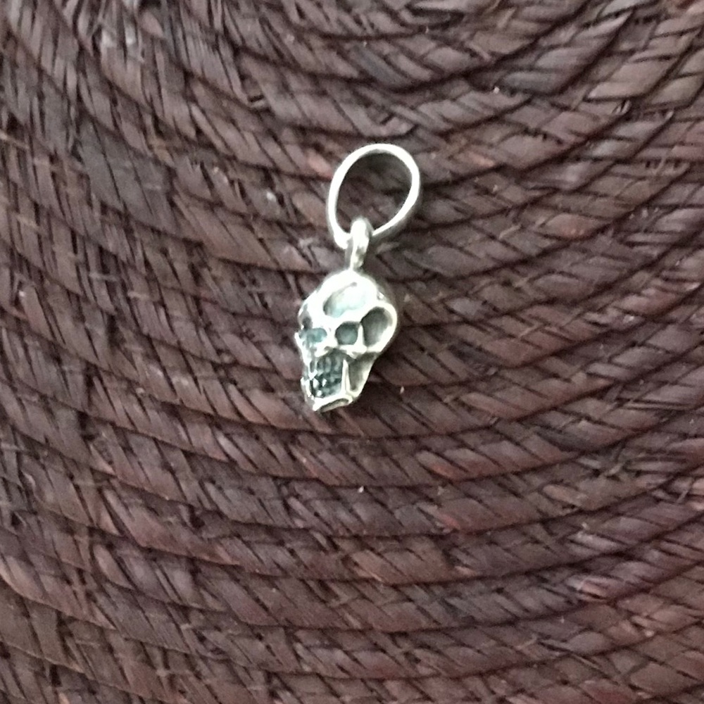 Small Silver Skull Pendant - Picture 3 of 8